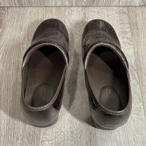 Croft & Barrow Juliana Brown Patent Faux Croc Clog Mule Sole (Sense) Abi… - Picture 3 of 15